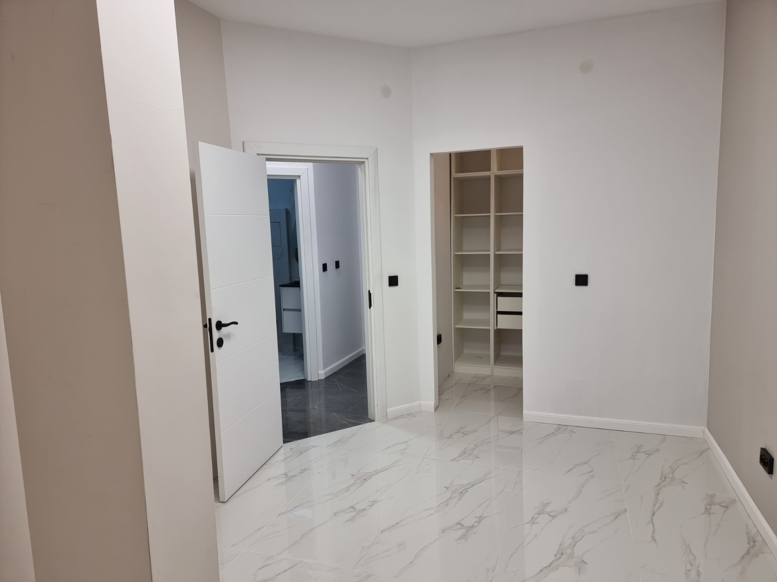 apartment in Bansko 145 m2 – 3 rooms, 2 bathrooms, terrace, wardrobe, pantry