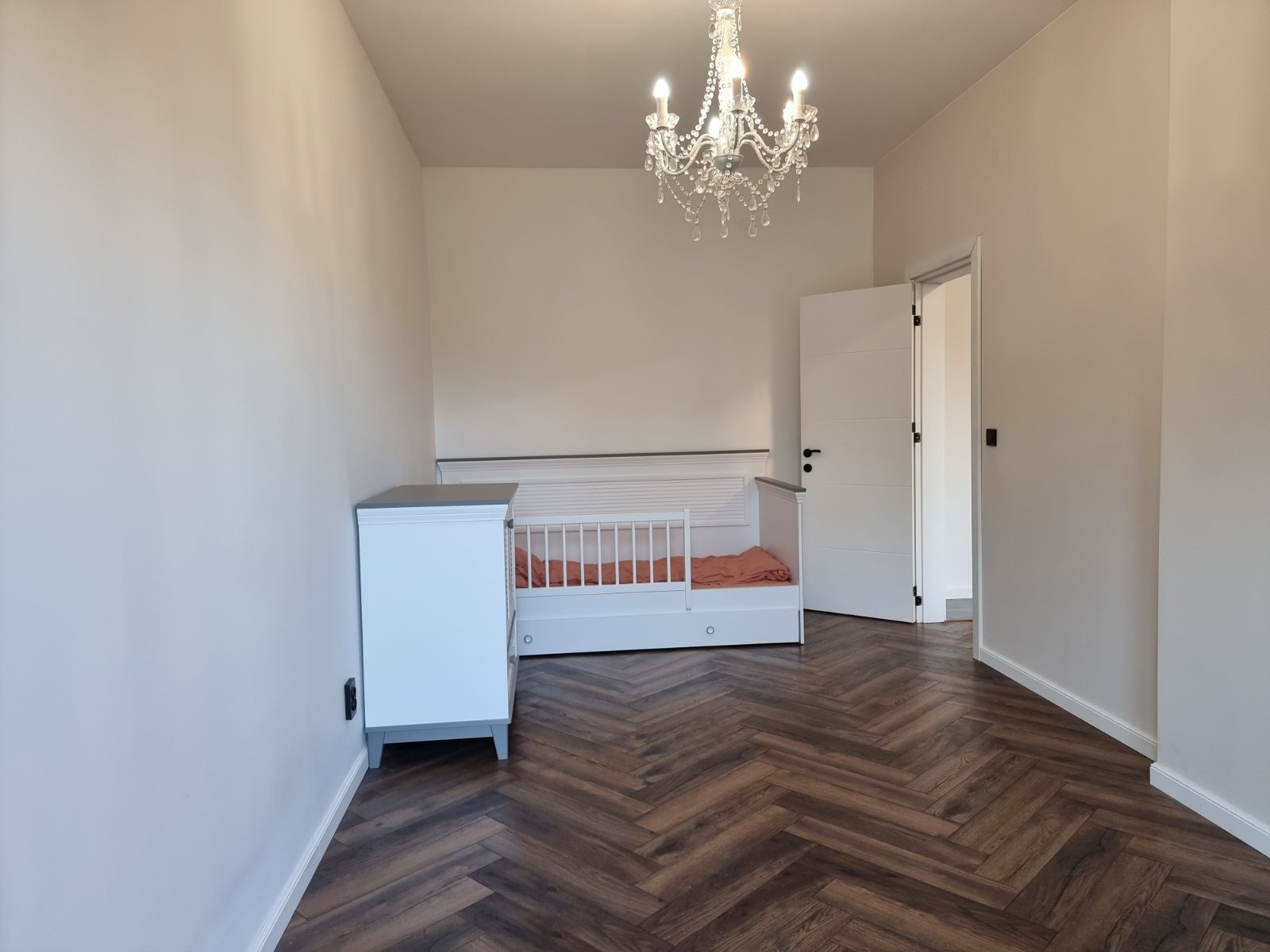 apartment in Bansko 145 m2 – 3 rooms, 2 bathrooms, terrace, wardrobe, pantry